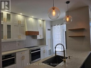 17 Barberry Pl in Toronto, ON - Building Photo - Building Photo