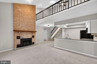 933 Washington Pl, Unit 33 in Chesterbrook, PA - Foto de edificio - Building Photo