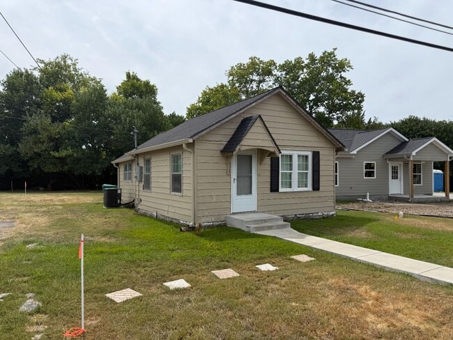 property at 328 W Adams St