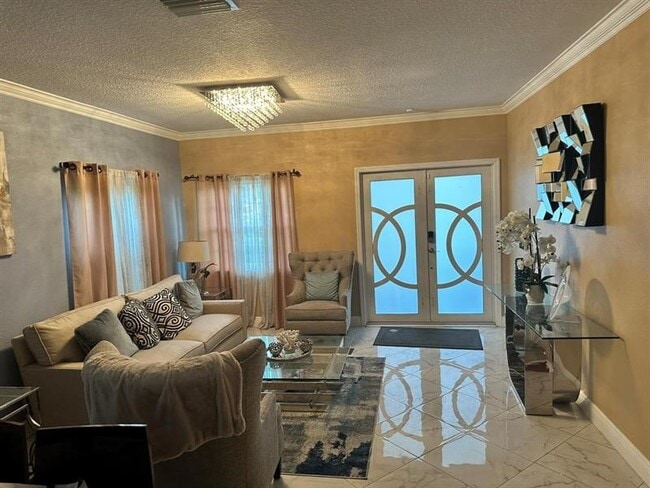9821 NW 21st St in Pembroke Pines, FL - Building Photo - Building Photo