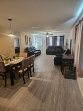 9434 Somerset Wy in San Antonio, TX - Building Photo - Building Photo