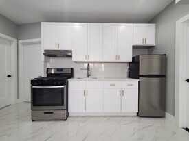 482 Kennedy Blvd, Unit 2R Apartamentos