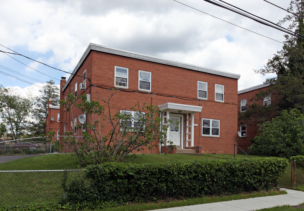 7905 Lockney Ave in Takoma Park, MD - Building Photo