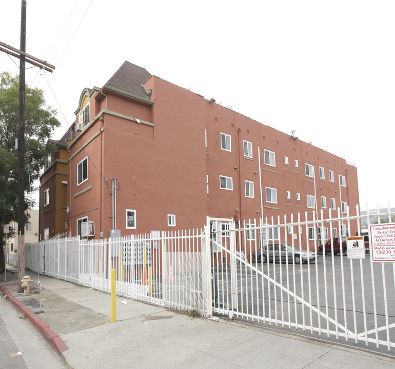 5437 Virginia Ave in Los Angeles, CA - Building Photo