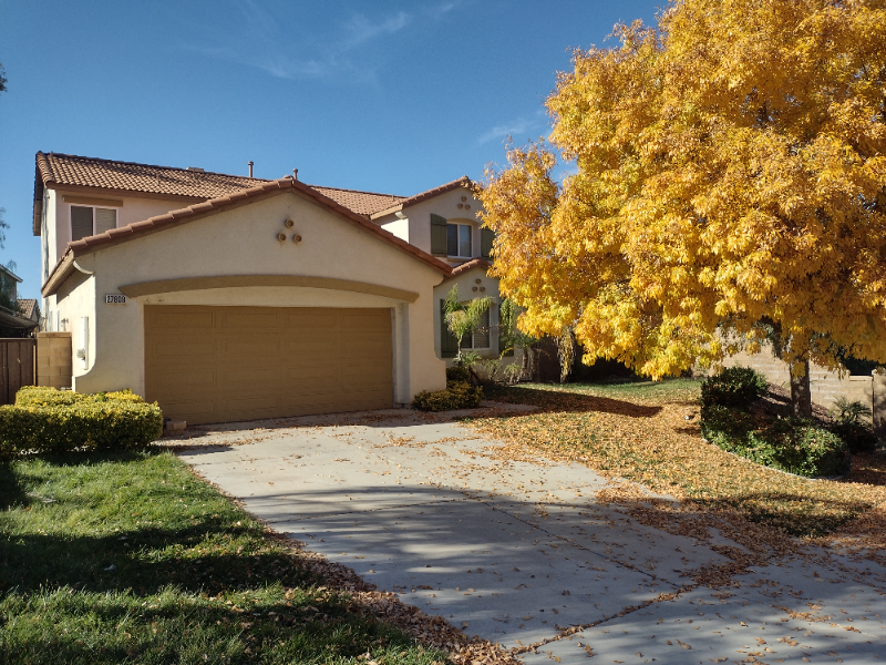 27809 Almont Way in Menifee, CA - Foto de edificio