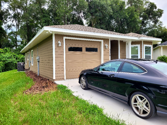 556 NW 259th Terrace in Newberry, FL - Building Photo - Building Photo
