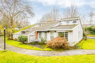 The Village at Forest Glen in Beaverton, OR - Foto de edificio - Primary Photo