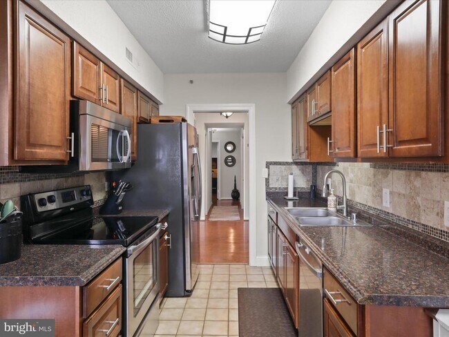 5505 Seminary Rd in Falls Church, VA - Building Photo - Building Photo
