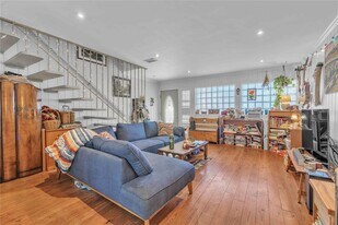 5210 Woodrow Ave in Austin, TX - Building Photo