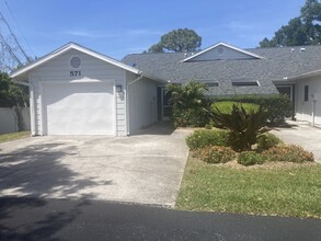 571 Milburne Close, Unit Daventry Square in Palm Harbor, FL - Building Photo - Building Photo