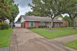 5822 Cheena Dr in Houston, TX - Building Photo - Building Photo