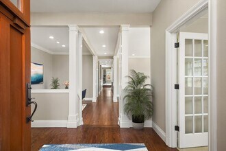 10321 NE 55th St in Kirkland, WA - Building Photo - Building Photo