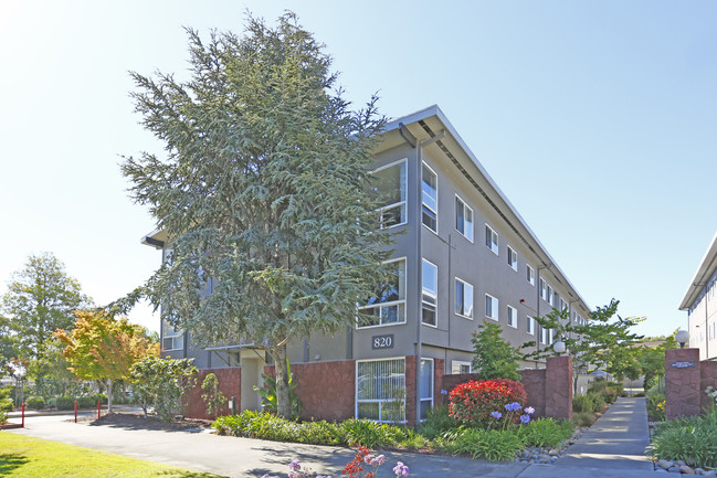 East 19th Avenue Apartments in San Mateo, CA - Building Photo - Building Photo