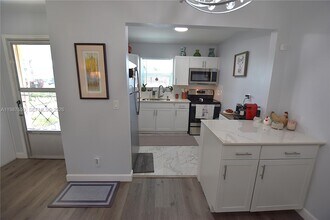 2572 Emory Dr W in West Palm Beach, FL - Building Photo - Building Photo