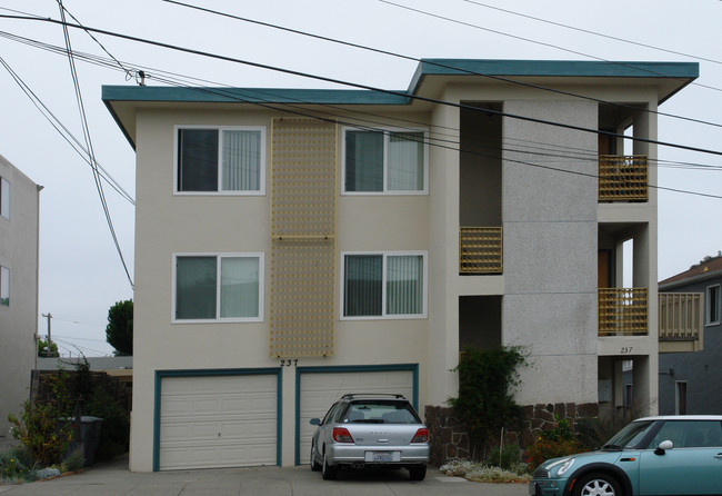 237 Santa Lucia Ave in San Bruno, CA - Building Photo - Building Photo