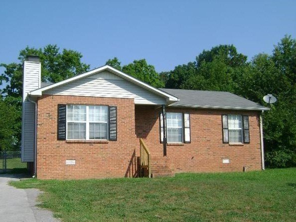 201 Golden Pond Ave in Oak Grove, KY - Building Photo