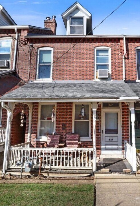 627 4th St in Lancaster, PA - Building Photo