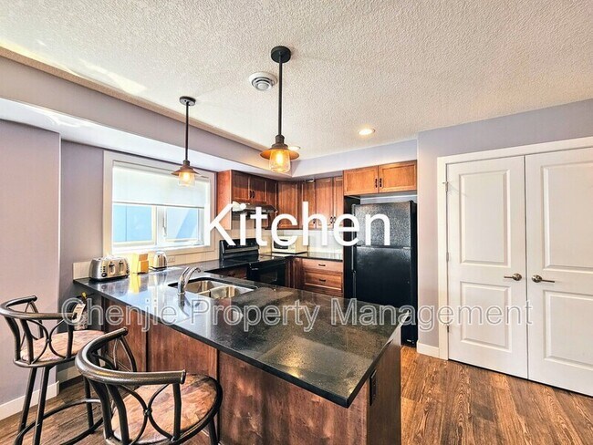 10911-10998 98 St NW in Edmonton, AB - Building Photo - Building Photo
