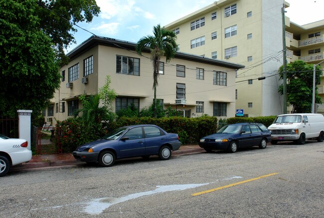 1010 9th St in Miami Beach, FL - Foto de edificio - Building Photo