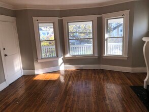 1830 Mannering Rd, Unit 2 in Cleveland, OH - Foto de edificio - Building Photo