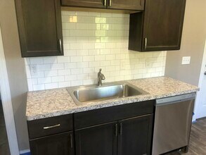 83 Emslie St-Unit -Upper in Buffalo, NY - Building Photo - Building Photo