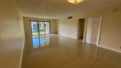 16210 Laurel Dr in Weston, FL - Building Photo - Building Photo