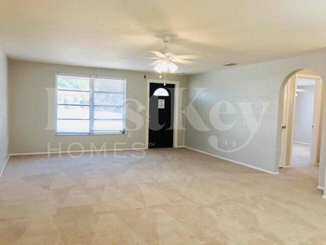 654 Hartford Dr NW in Port Charlotte, FL - Building Photo - Building Photo