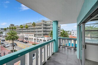701 Collins Ave in Miami Beach, FL - Building Photo - Building Photo