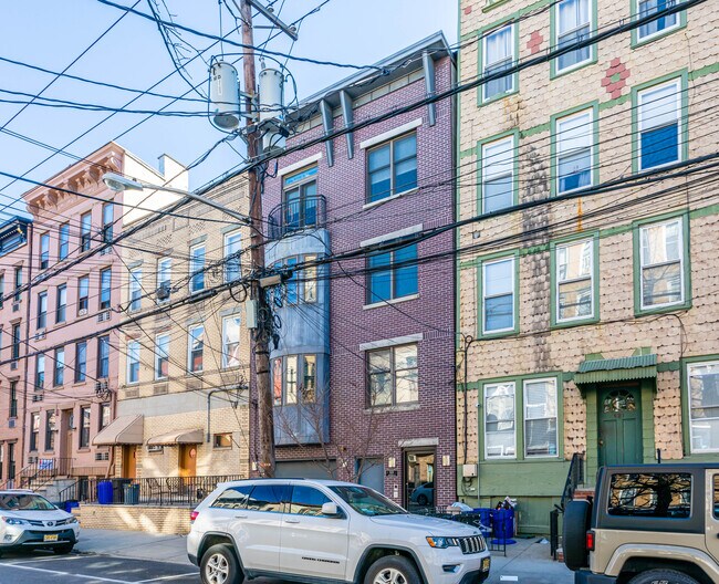 523 Jefferson St in Hoboken, NJ - Building Photo - Building Photo