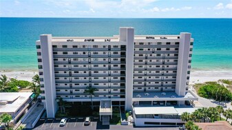 15462 Gulf Blvd in Madeira Beach, FL - Building Photo