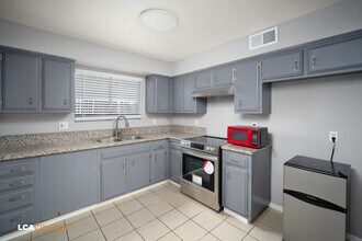 322 Decatur St in Bakersfield, CA - Building Photo - Building Photo