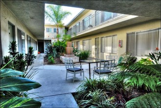 Marina Vista Apartments in Los Angeles, CA - Building Photo - Building Photo