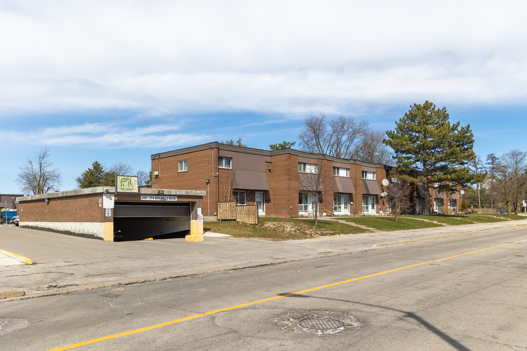 200-374 Bay Mills Blvd in Toronto, ON - Building Photo