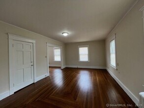 1946 Chapel St in New Haven, CT - Building Photo - Building Photo