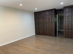 5301 Bluebell Ave in Valley Village, CA - Building Photo - Building Photo