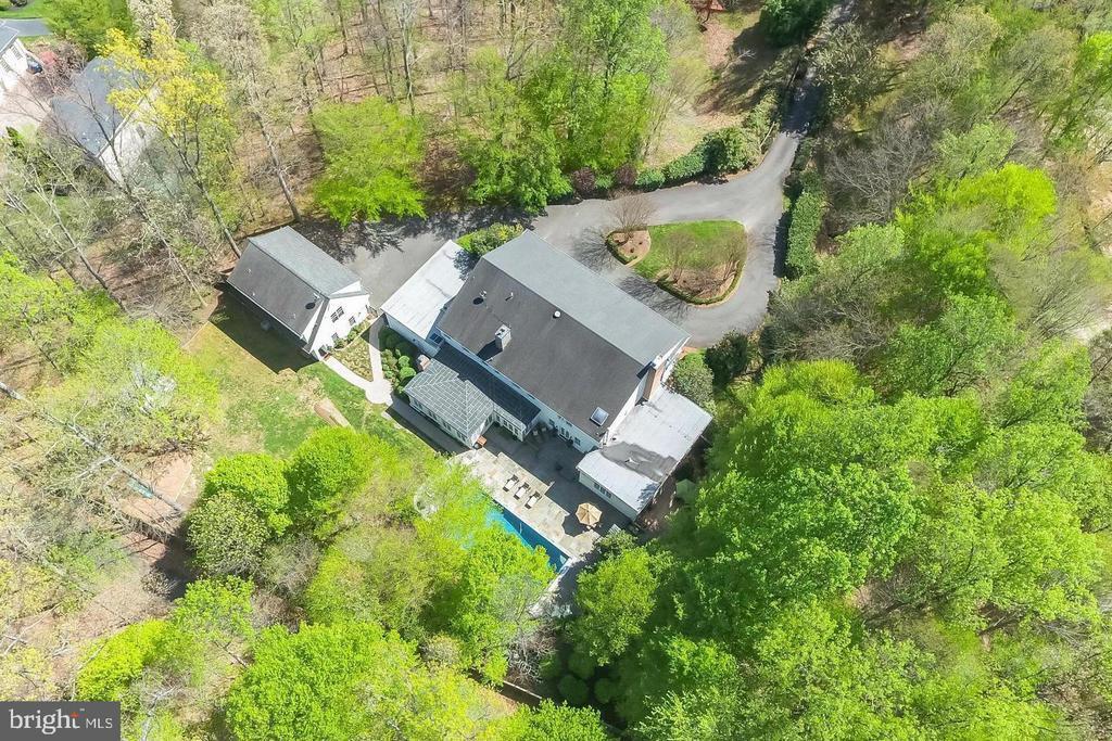 10856 Patowmack Dr in Great Falls, VA - Building Photo