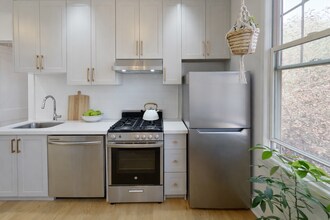 135 Earl Pl in Toronto, ON - Building Photo - Building Photo