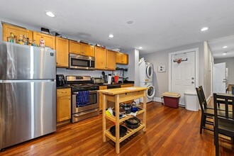 44 Hillside St, Unit #1 in Boston, MA - Foto de edificio - Building Photo