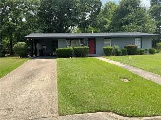 2805 Camellia St in Tuskegee, AL - Building Photo