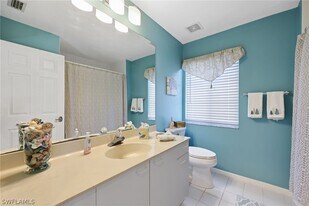 2541 Citrus Lake Dr in Naples, FL - Building Photo