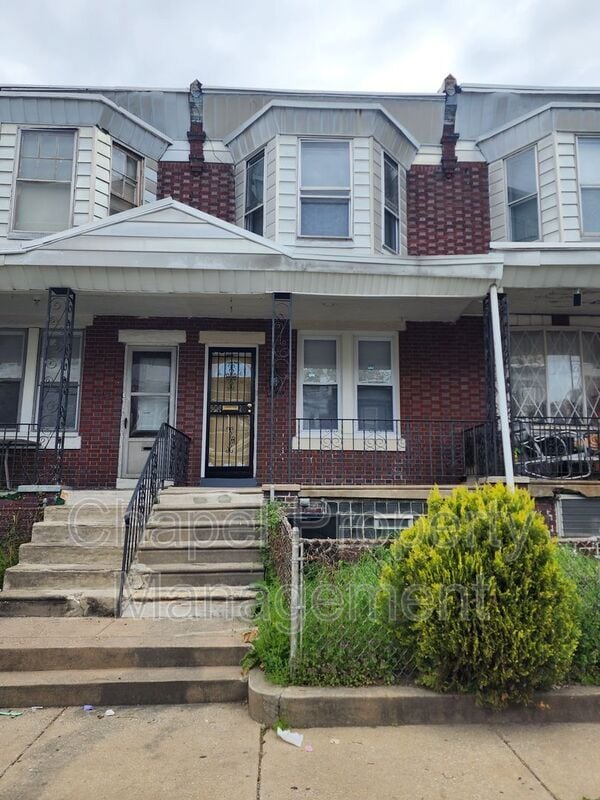 property at 1554 N Frazier St