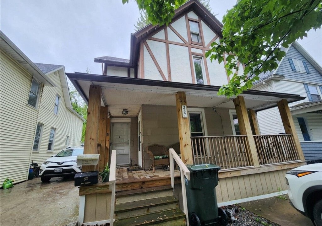 237 Tremont St, Unit 1 in North Tonawanda, NY - Building Photo