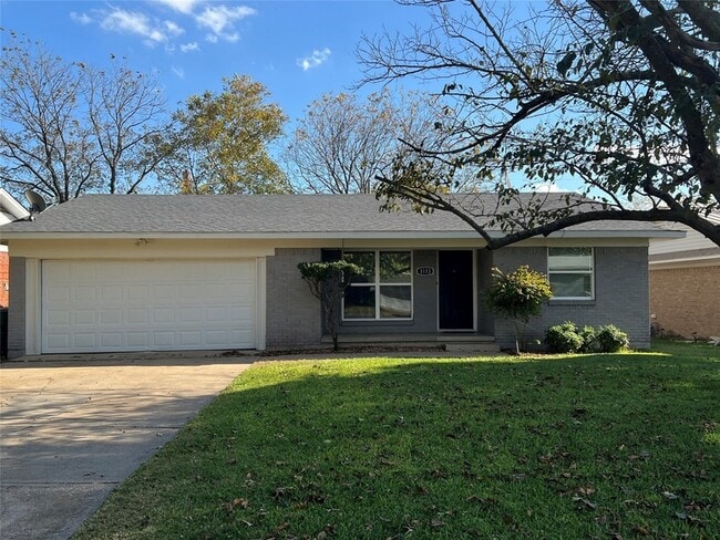 property at 1113 S Idlewild Dr