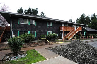 Duck Country - Wilsonville Heights Apartments in Wilsonville, OR - Foto de edificio - Building Photo