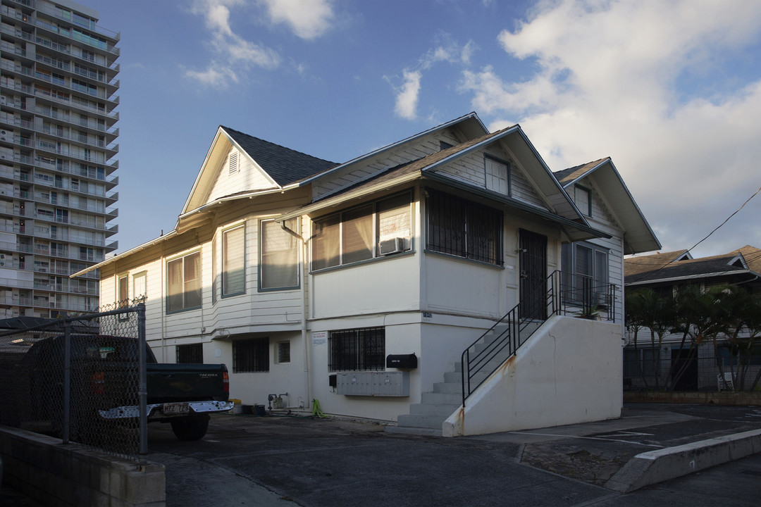 1542 Keeaumoku St in Honolulu, HI - Building Photo