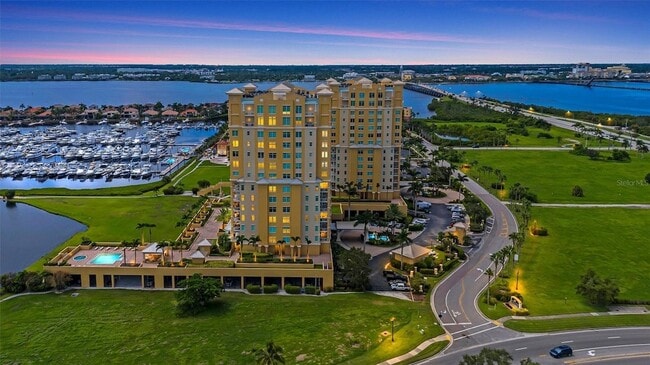 140 Riviera Dunes Way, Unit 701 in Palmetto, FL - Foto de edificio - Building Photo