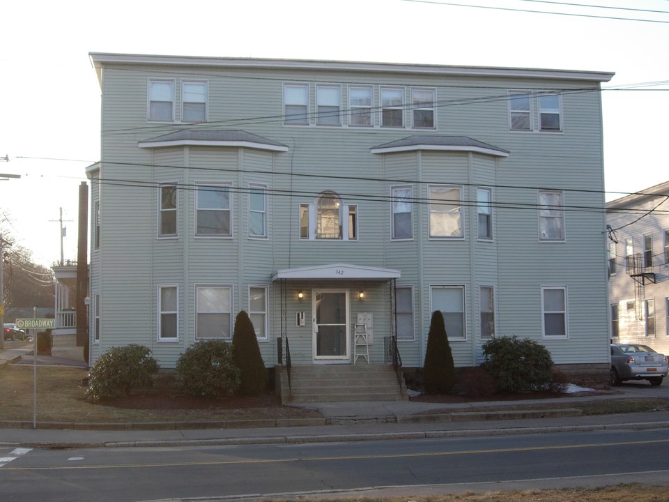 342 Broadway St in North Attleboro, MA - Building Photo