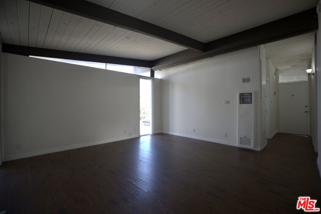 11131 Rose Ave in Los Angeles, CA - Building Photo