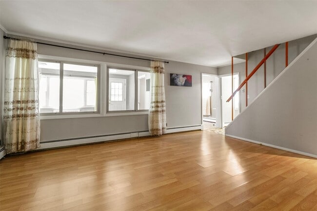 134 Gailmore Dr in Yonkers, NY - Building Photo - Building Photo
