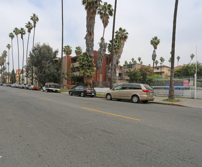542 S Mariposa Ave in Los Angeles, CA - Foto de edificio - Building Photo